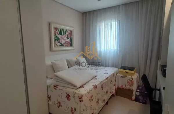 Lindo apartamento á venda na cidade de Vinhedo. Apartamento de 52 m² .condomínio com elevador e 1 vaga de carro. 01 Sala com espelhos na parede,01 cozinha com armário embutido, bancada de mármore e banqueta almofadada. 02 dormitórios com guarda-roupa plan - Foto 7