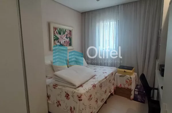 Lindo apartamento á venda na cidade de Vinhedo. Apartamento de 52 m² .condomínio com elevador e 1 vaga de carro. 01 Sala com espelhos na parede,01 cozinha com armário embutido, bancada de mármore e banqueta almofadada. 02 dormitórios com guarda-roupa plan - Foto 7