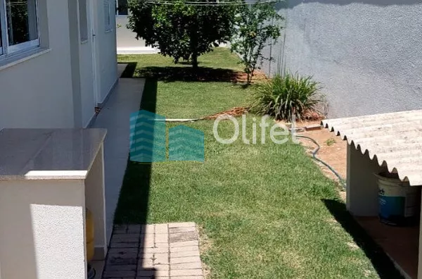 Excelente casa  em condomínio de alto padrão na cidade de Vinhedo.Sendo três suítes, escritório , lavabo, sala dois ambientes, cozinha integrada com sala de jantar, espaço gourmet, ar condicionado,  armários em todos os ambientes , piscina a - Foto 31