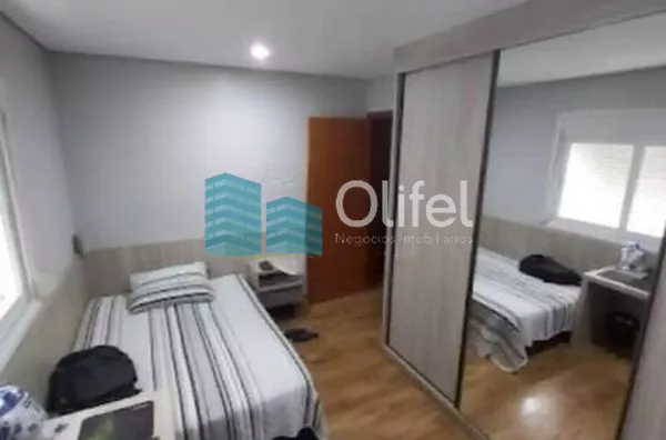 Lindo sobrado em condomínio com ótima localização e segurança 24 horas, 640 m² de terreno com 360 m² de construção, 4 dormitórios sendo 2 suítes e uma com hidromassagem e closet, 2 salas, lavabo, ampla cozinha com copa, lavanderia, ótimo espaço externo co - Foto 21