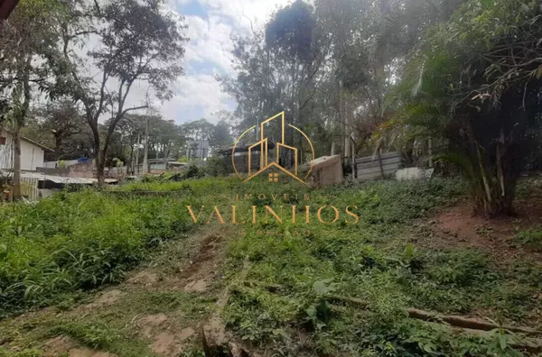 Terreno com leve declive, 2.072m², em bairro residencial na cidade de Louveira. Excelente localização.   Agende sua visita