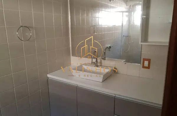 Casa térrea em bairro residencial na cidade de Louveira