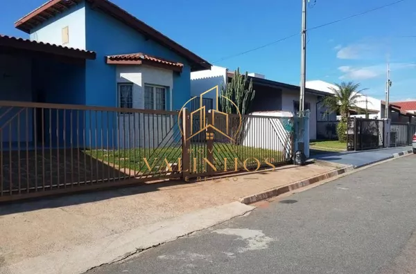 Casa térrea em bairro residencial na cidade de Louveira