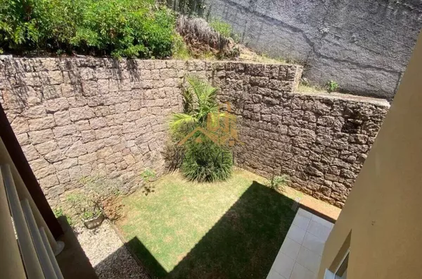 Lindo sobrado em condomínio fechado na cidade de Louveira, com excelente localização, proporcionando contato com a natureza, excelente qualidade de vida, além de estar próximo ao centro e principais vias de acesso. Conta com 3 suítes, varanda, lavabo, ba - Foto 34