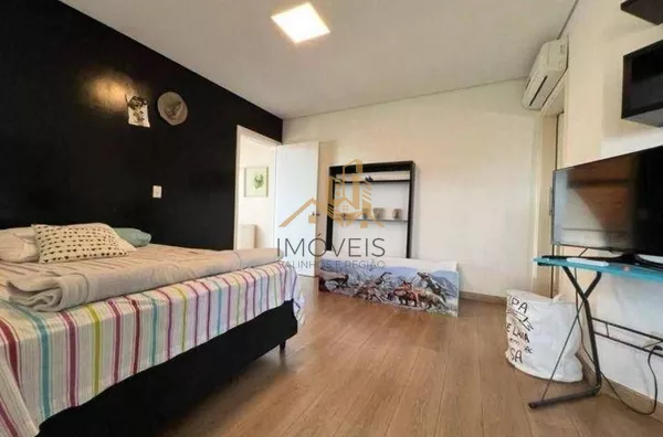 Casa à venda com 5 suítes em  condomínio de alto padrão na cidade de Louveira.  Lindo sobrado moderno e com fino acabamento, são 760m² de construção em um terreno de 1.890m², o andar superior oferece 3 suítes sendo a master com closet e banheira com hidro - Foto 13