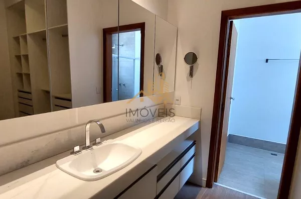 Excelente casa  em condomínio de alto padrão na cidade de Vinhedo.Sendo três suítes, escritório , lavabo, sala dois ambientes, cozinha integrada com sala de jantar, espaço gourmet, ar condicionado,  armários em todos os ambientes , piscina a - Foto 28