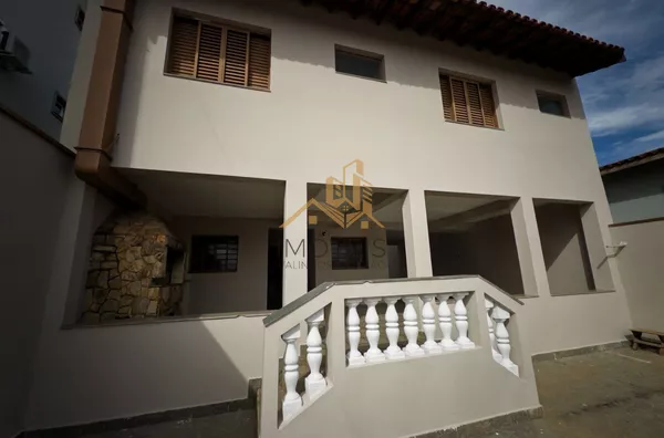 Excelente sobrado para fins comerciais ou residenciais localizado em bairro tradicional na cidade de Louveira. Casa com 3 dormitórios, sendo 1 suíte, 2 dos dormitórios com armários, sala ampla para 2 ambientes, cozinha ampla e repleta de armário, lavande - Foto 19