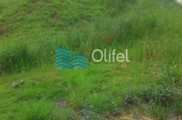 Terreno com leve aclive, ideal para projetos modernos que aproveitam ao máximo o potencial arquitetônico. Ótima localização próximo a mercados, farmácias, padarias, escolas públicas e particulares. Detalhes do condomínio: * Segurança e portaria 24horas. * - Foto 3