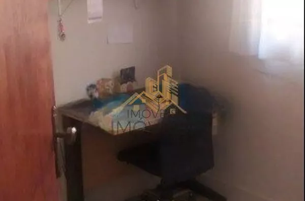 Excelente sobrado em bairro residencial próximo ao centro na cidade de Louveira, com 3 suítes com planejados, avarandada, 2 amplas salas, cozinha planejada, área gourmet com churrasqueira, quintal, 2 vagas de garagem. Agende a sua visita. - Foto 13