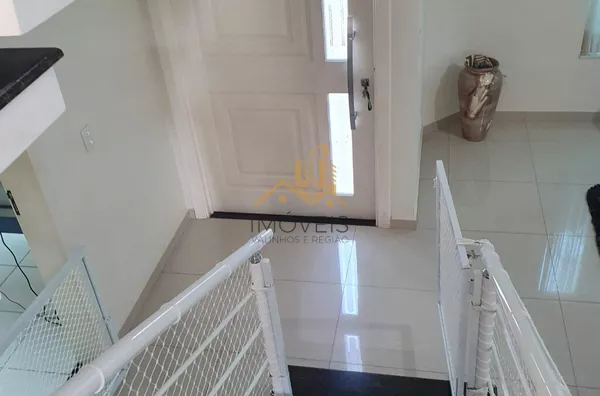 Casa moderna, com muito espaço, sala de estar, de tv, de jantar, escritório, 3 dormitórios com armários, sendo 1 suíte máster com sacada, lavabo, banheiro social, cozinha e lavanderia com armários, despensa, dormitório e banheiro de empregada, 4 vagas de - Foto 17