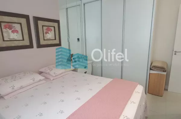 Lindo apartamento á venda na cidade de Vinhedo. Apartamento de 52 m² .condomínio com elevador e 1 vaga de carro. 01 Sala com espelhos na parede,01 cozinha com armário embutido, bancada de mármore e banqueta almofadada. 02 dormitórios com guarda-roupa plan - Foto 9