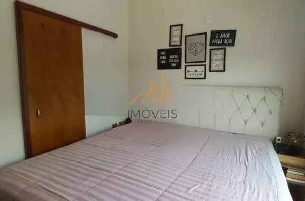 Excelente sobrado em condomínio fechado na cidade de Louveira. Ótimo acabamento, espaços amplos e confortáveis, ampla área gourmet com piscina.  Imóvel apto para financiamento.   Agende sua Visita - Foto 5