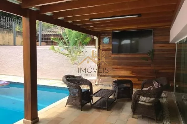 Linda casa em condomínio fechado de alto padrão na cidade de Vinhedo com 4 suítes, sendo no piso térreo uma suíte master com closet e hidromassagem e ar condicionado, sala ampla com lareira , escritório, lavabo, ampla cozinha planejada com copa, despensa, - Foto 3