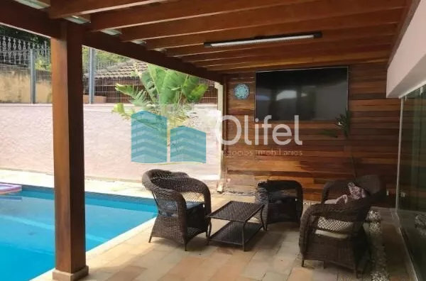 Linda casa em condomínio fechado de alto padrão na cidade de Vinhedo com 4 suítes, sendo no piso térreo uma suíte master com closet e hidromassagem e ar condicionado, sala ampla com lareira , escritório, lavabo, ampla cozinha planejada com copa, despensa, - Foto 3