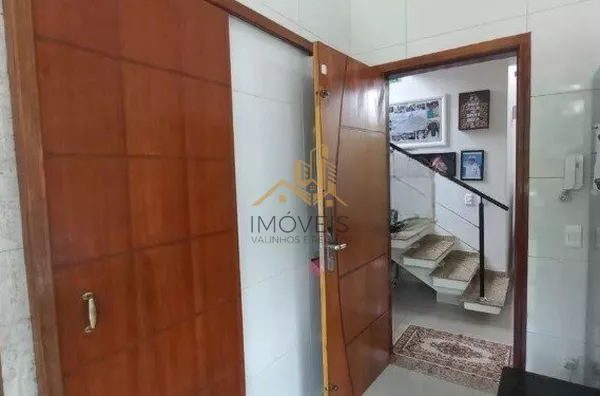 Excelente sobrado em condomínio fechado na cidade de Louveira. Ótimo acabamento, espaços amplos e confortáveis, ampla área gourmet com piscina.  Imóvel apto para financiamento.   Agende sua Visita - Foto 6