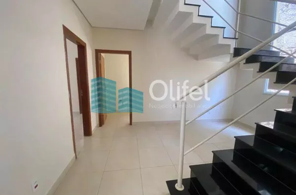 Lindo sobrado em condomínio fechado na cidade de Louveira, com excelente localização, proporcionando contato com a natureza, excelente qualidade de vida, além de estar próximo ao centro e principais vias de acesso. Conta com 3 suítes, varanda,  lavabo, ba - Foto 16