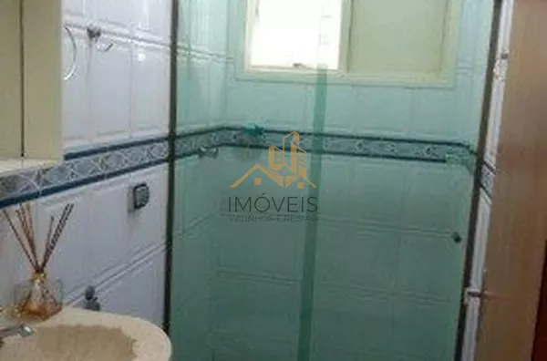 Casa para locação em condomínio com piscina, quadra poliesportiva, churrasqueira, portaria 24hs e fácil acesso aos principais comércios e rodovia Anhaguera. São 3 dormitórios, sendo 1 suíte, banheiro social, cozinha planejada, área gourmet, quintal e vag