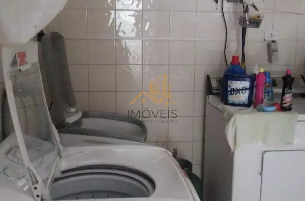 Linda casa de esquina com 3 dormitórios, sendo 1 suíte com hidromassagem, sala 2 ambientes, escritório, cozinha planejada, despensa, área gourmet, garagem para 2 carros cobertas, portão automático, bairro tranquilo. Vale a pena conferir. - Foto 17