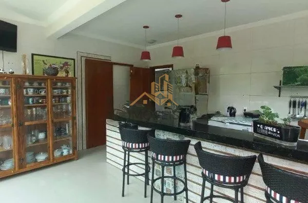 Excelente sobrado em condomínio fechado na cidade de Louveira. Ótimo acabamento, espaços amplos e confortáveis, ampla área gourmet com piscina.  Imóvel apto para financiamento.   Agende sua Visita - Foto 27