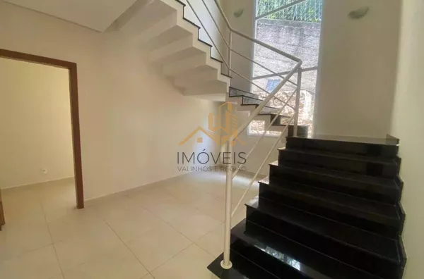 Lindo sobrado em condomínio fechado na cidade de Louveira, com excelente localização, proporcionando contato com a natureza, excelente qualidade de vida, além de estar próximo ao centro e principais vias de acesso. Conta com 3 suítes, varanda, lavabo, ba - Foto 15