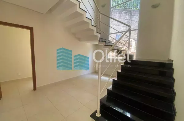 Lindo sobrado em condomínio fechado na cidade de Louveira, com excelente localização, proporcionando contato com a natureza, excelente qualidade de vida, além de estar próximo ao centro e principais vias de acesso. Conta com 3 suítes, varanda,  lavabo, ba - Foto 15