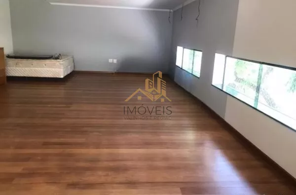 Linda casa em condomínio fechado de alto padrão na cidade de Vinhedo com 4 suítes, sendo no piso térreo uma suíte master com closet e hidromassagem e ar condicionado, sala ampla com lareira , escritório, lavabo, ampla cozinha planejada com copa, despensa, - Foto 25