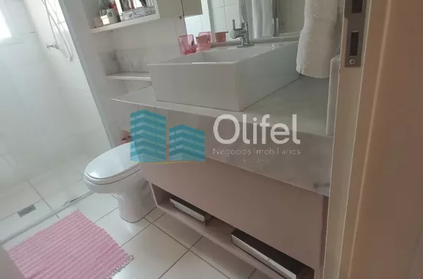 Lindo apartamento á venda na cidade de Vinhedo. Apartamento de 52 m² .condomínio com elevador e 1 vaga de carro. 01 Sala com espelhos na parede,01 cozinha com armário embutido, bancada de mármore e banqueta almofadada. 02 dormitórios com guarda-roupa plan - Foto 11
