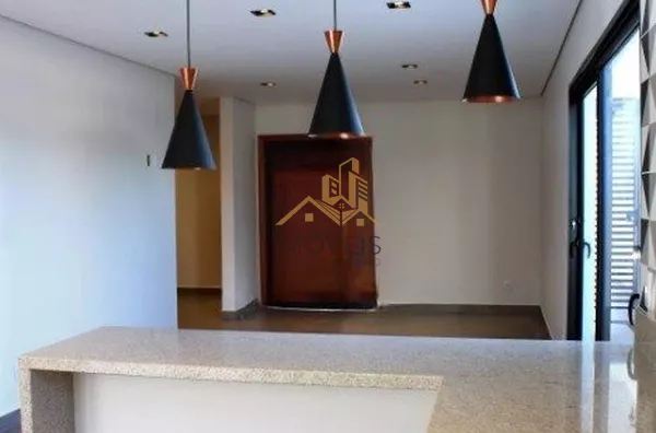 Excelente casa térrea em condomínio fechado na cidade de Louveira com 3 dormitórios, sendo 1 suíte, sala ampla para 2 ambientes, pé direito duplo, lavabo, banheiro social, conceito integrado, área gourmet e quintal.  Agende a sua visita - Foto 4