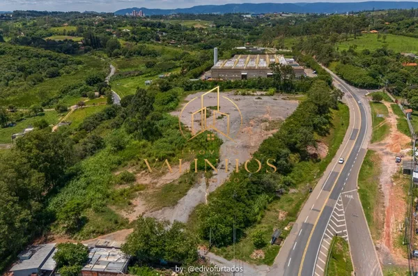 Excelente área  comercial com 20.000m² na cidade de Louveira. Boa localização com fácil acesso as principais vias de acesso.  Vale a pena conferir!!