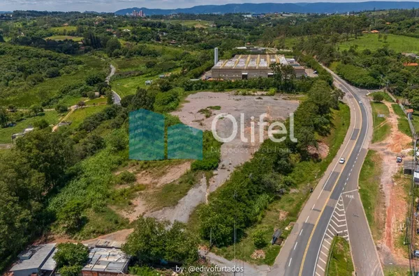 Excelente área  comercial com 20.000m² na cidade de Louveira. Boa localização com fácil acesso as principais vias de acesso.  Vale a pena conferir!! - Foto 1