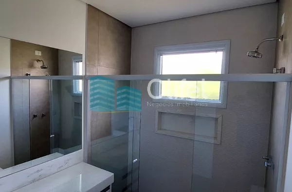 Excelente casa  em condomínio de alto padrão na cidade de Vinhedo.Sendo três suítes, escritório , lavabo, sala dois ambientes, cozinha integrada com sala de jantar, espaço gourmet, ar condicionado,  armários em todos os ambientes , piscina a - Foto 23