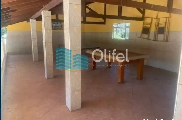Excelente chácara  a 4 km do centro da cidade de Louveira com 03 dormitórios sendo 01 suíte, sala jantar, sala de estar, 08 vagas de garagem sendo 04 coberta, canil, campo de futsal gramado, piscina, churrasqueira, fogão e forno à lenha, lago, com uma áre - Foto 12