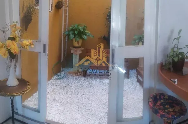 Excelente sobrado em bairro residencial próximo ao centro na cidade de Louveira, com 3 suítes com planejados, avarandada, 2 amplas salas, cozinha planejada, área gourmet com churrasqueira, quintal, 2 vagas de garagem. Agende a sua visita. - Foto 19