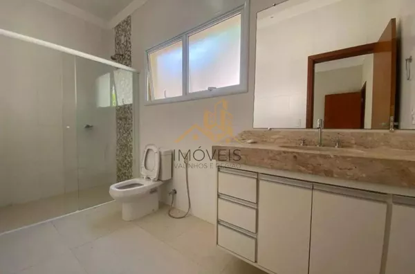Lindo sobrado em condomínio fechado na cidade de Louveira, com excelente localização, proporcionando contato com a natureza, excelente qualidade de vida, além de estar próximo ao centro e principais vias de acesso. Conta com 3 suítes, varanda, lavabo, ba - Foto 29