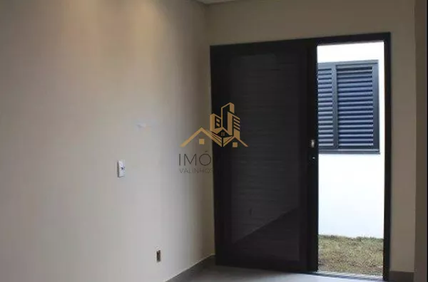 Excelente casa térrea em condomínio fechado na cidade de Louveira com 3 dormitórios, sendo 1 suíte, sala ampla para 2 ambientes, pé direito duplo, lavabo, banheiro social, conceito integrado, área gourmet e quintal.  Agende a sua visita - Foto 9