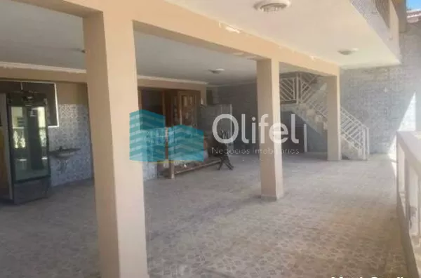 Excelente chácara  a 4 km do centro da cidade de Louveira com 03 dormitórios sendo 01 suíte, sala jantar, sala de estar, 08 vagas de garagem sendo 04 coberta, canil, campo de futsal gramado, piscina, churrasqueira, fogão e forno à lenha, lago, com uma áre - Foto 7