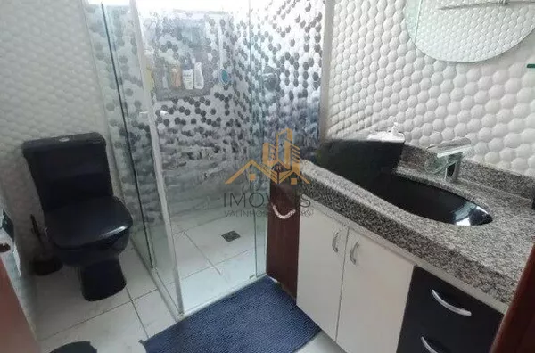 Excelente sobrado em condomínio fechado na cidade de Louveira. Ótimo acabamento, espaços amplos e confortáveis, ampla área gourmet com piscina.  Imóvel apto para financiamento.   Agende sua Visita - Foto 7