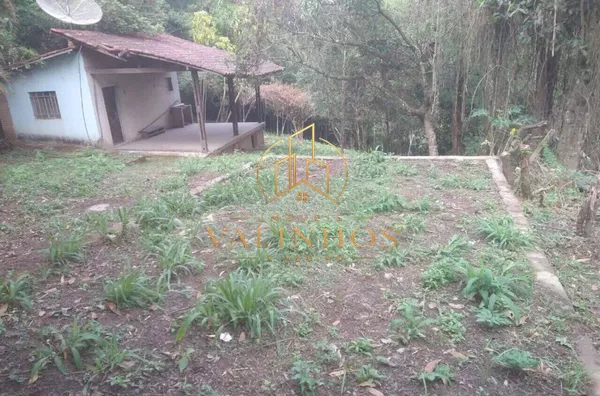 Terreno com leve declive, 2.072m², em bairro residencial na cidade de Louveira. Excelente localização.   Agende sua visita