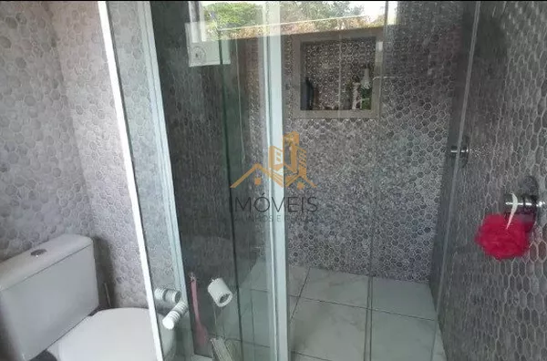 Excelente sobrado em condomínio fechado na cidade de Louveira. Ótimo acabamento, espaços amplos e confortáveis, ampla área gourmet com piscina.  Imóvel apto para financiamento.   Agende sua Visita - Foto 19