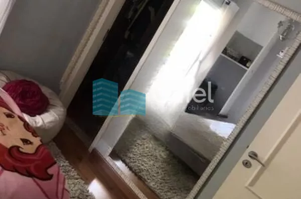 Linda casa em condomínio fechado de alto padrão na cidade de Vinhedo com 4 suítes, sendo no piso térreo uma suíte master com closet e hidromassagem e ar condicionado, sala ampla com lareira , escritório, lavabo, ampla cozinha planejada com copa, despensa, - Foto 20