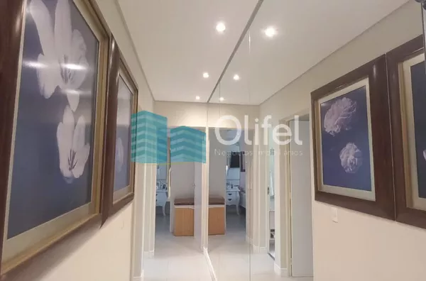 Lindo apartamento á venda na cidade de Vinhedo. Apartamento de 52 m² .condomínio com elevador e 1 vaga de carro. 01 Sala com espelhos na parede,01 cozinha com armário embutido, bancada de mármore e banqueta almofadada. 02 dormitórios com guarda-roupa plan - Foto 6