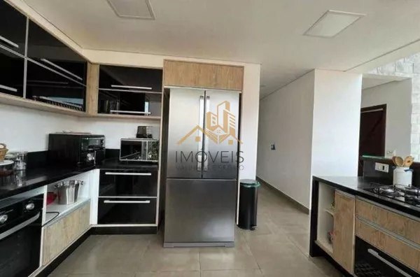 Casa à venda com 5 suítes em  condomínio de alto padrão na cidade de Louveira.  Lindo sobrado moderno e com fino acabamento, são 760m² de construção em um terreno de 1.890m², o andar superior oferece 3 suítes sendo a master com closet e banheira com hidro - Foto 5