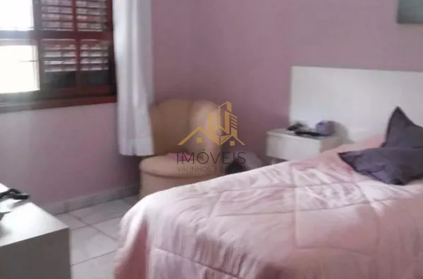 Linda casa de esquina com 3 dormitórios, sendo 1 suíte com hidromassagem, sala 2 ambientes, escritório, cozinha planejada, despensa, área gourmet, garagem para 2 carros cobertas, portão automático, bairro tranquilo. Vale a pena conferir. - Foto 13