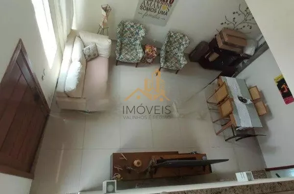 Excelente sobrado em condomínio fechado na cidade de Louveira. Ótimo acabamento, espaços amplos e confortáveis, ampla área gourmet com piscina.  Imóvel apto para financiamento.   Agende sua Visita - Foto 2