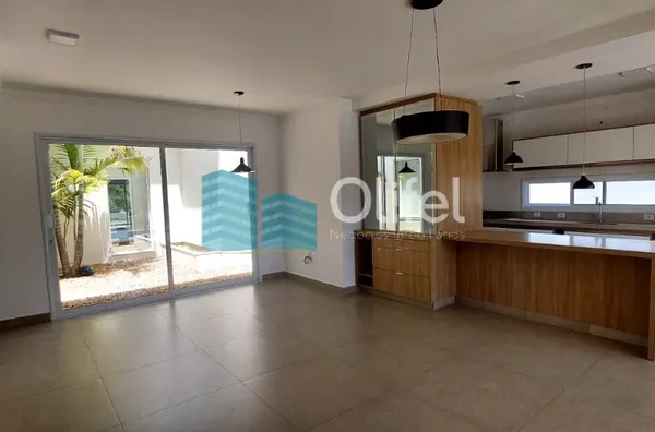 Excelente casa  em condomínio de alto padrão na cidade de Vinhedo.Sendo três suítes, escritório , lavabo, sala dois ambientes, cozinha integrada com sala de jantar, espaço gourmet, ar condicionado,  armários em todos os ambientes , piscina a - Foto 11