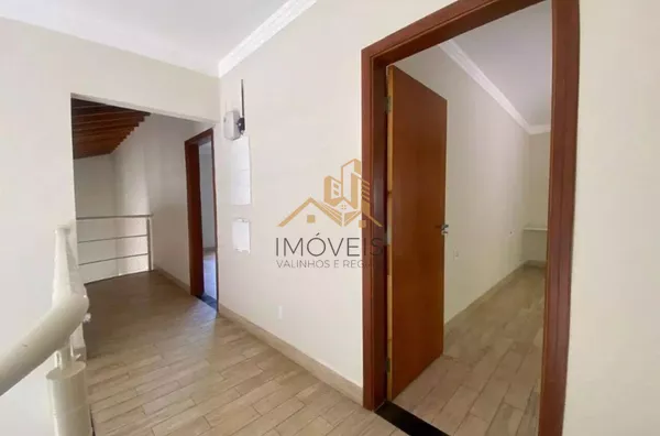 Lindo sobrado em condomínio fechado na cidade de Louveira, com excelente localização, proporcionando contato com a natureza, excelente qualidade de vida, além de estar próximo ao centro e principais vias de acesso. Conta com 3 suítes, varanda, lavabo, ba - Foto 24