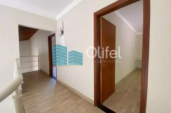 Lindo sobrado em condomínio fechado na cidade de Louveira, com excelente localização, proporcionando contato com a natureza, excelente qualidade de vida, além de estar próximo ao centro e principais vias de acesso. Conta com 3 suítes, varanda,  lavabo, ba - Foto 24