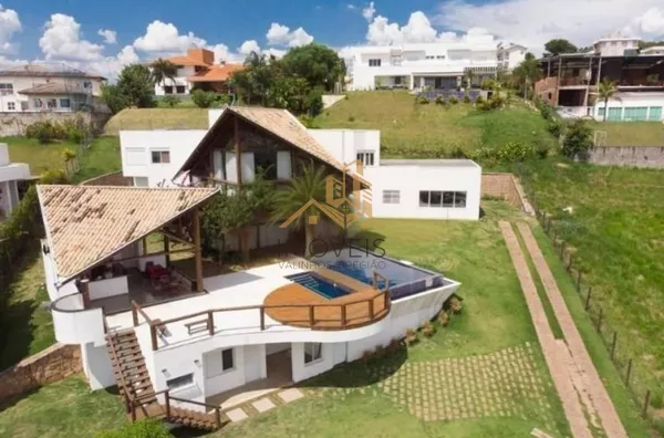 Casa à venda com 5 suítes em  condomínio de alto padrão na cidade de Louveira.  Lindo sobrado moderno e com fino acabamento, são 760m² de construção em um terreno de 1.890m², o andar superior oferece 3 suítes sendo a master com closet e banheira com hidro - Foto 1