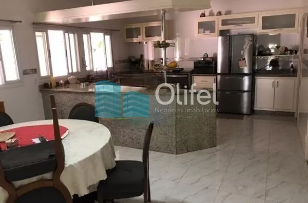 Linda casa em condomínio fechado de alto padrão na cidade de Vinhedo com 4 suítes, sendo no piso térreo uma suíte master com closet e hidromassagem e ar condicionado, sala ampla com lareira , escritório, lavabo, ampla cozinha planejada com copa, despensa, - Foto 8