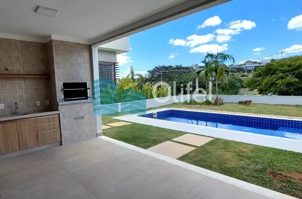 Excelente casa  em condomínio de alto padrão na cidade de Vinhedo.Sendo três suítes, escritório , lavabo, sala dois ambientes, cozinha integrada com sala de jantar, espaço gourmet, ar condicionado,  armários em todos os ambientes , piscina a - Foto 3